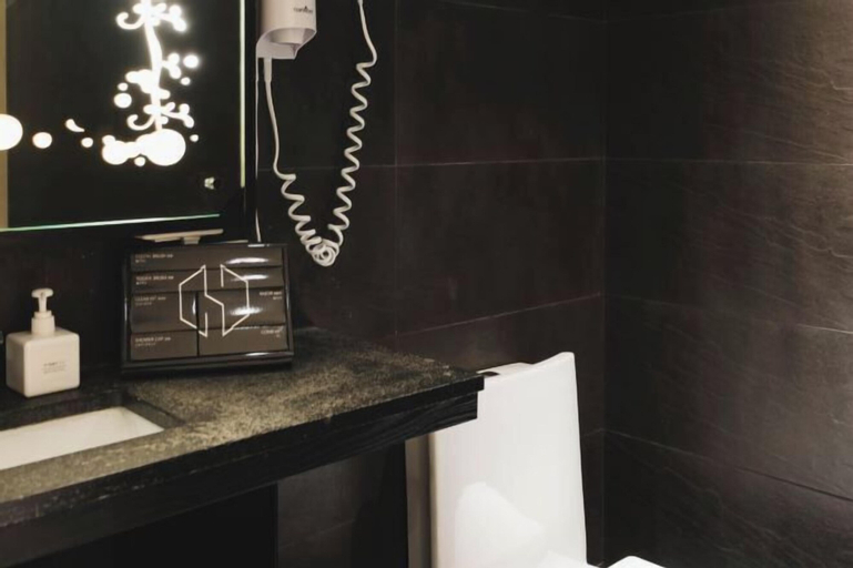 Bathroom 30