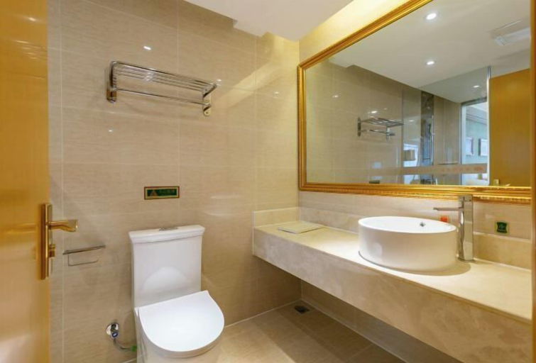 Bathroom 4, Vienna Hotel (Lingshan Liufengshan Pedestrian Street), Qinzhou