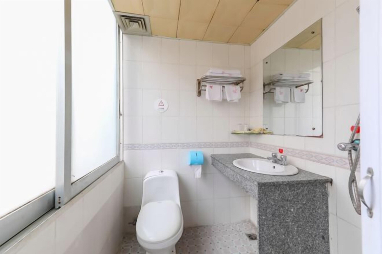 Bathroom 3, Jiandongbinguan, Jiangmen