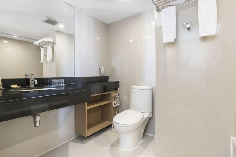 Bathroom 10