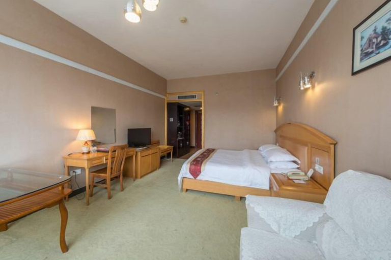 Bedroom 3, Huang Longshun Hotel, Ganzhou