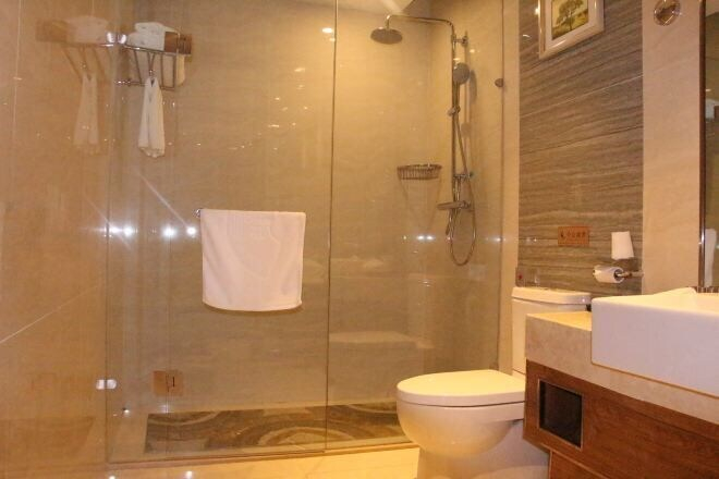 Bathroom, SHANDONG FULINMEN HOTEL, Dezhou