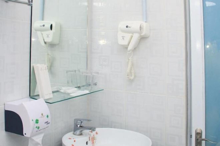 Bathroom 19