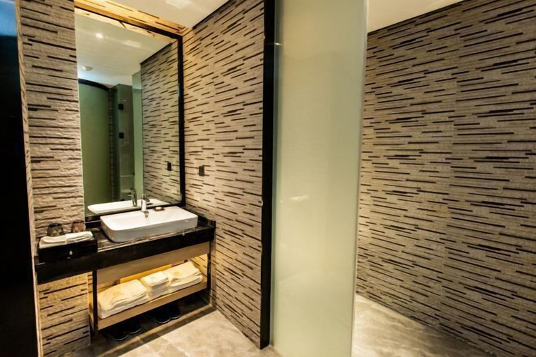 Bathroom 3, Huarong Mingwei International Hotel, Yueyang