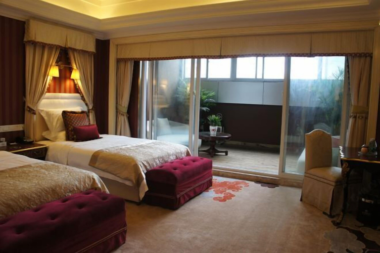 Bedroom 3, Cannes City Hotel, Luzhou