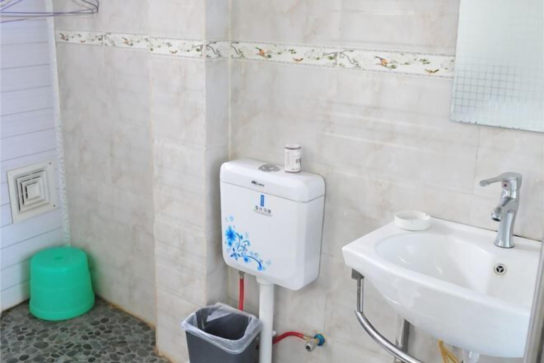 Bathroom 3, Dali Shuanglang Caiyunjian Inn, Dali Bai