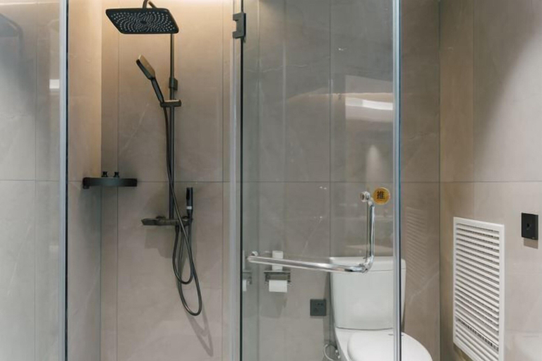 Bathroom 3, Wuyue International Hotel, Huanggang