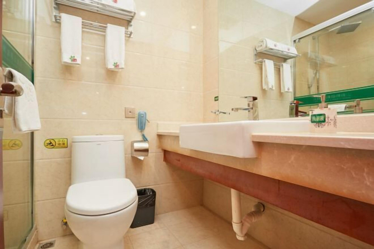 Bathroom 14