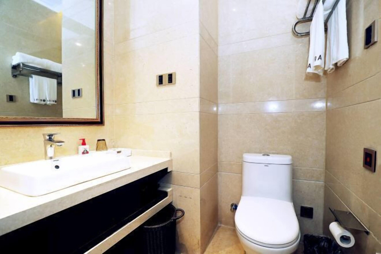 Bathroom 3, Mira Garden Hotel, Jiaxing