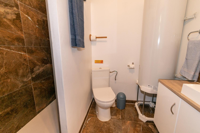 Bathroom 11