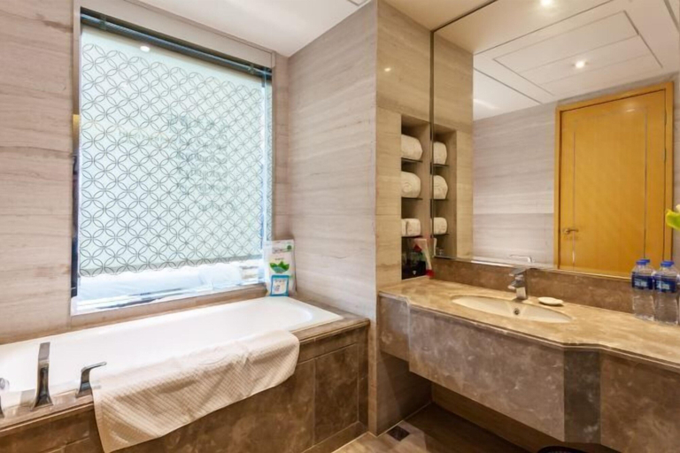Bathroom 3, Nine Dragon Hotel, Jincheng