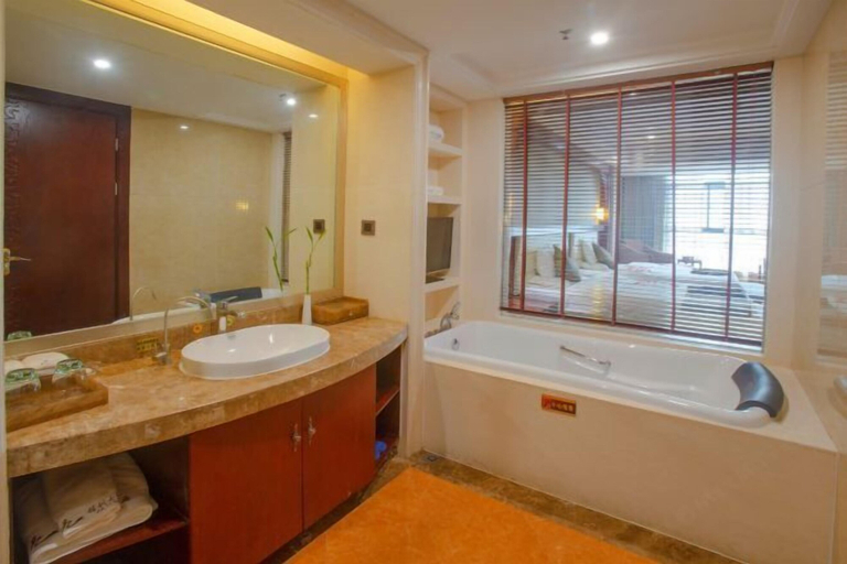 Bathroom 3, Jia Li Hotel, Dali Bai