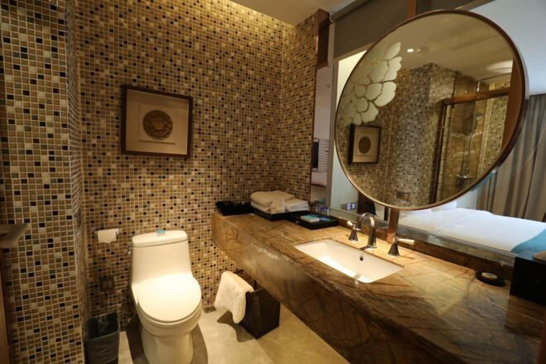 Bathroom 4, Savile Resort Hotel, Fangchenggang