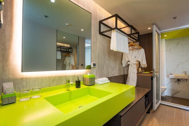 Bathroom 10