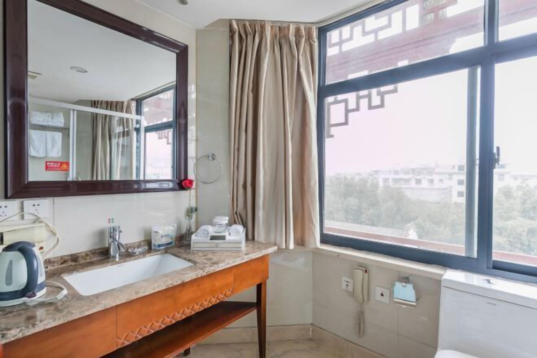 Bathroom 3, Laoying International Hotel, Shiyan