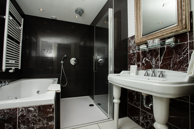 Bathroom 4, Hotel Schimmelpenninck Huys, Groningen