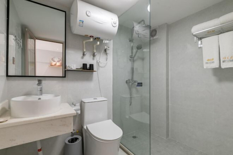 Bathroom 3, Gelandi Holiday Apartment, Haikou
