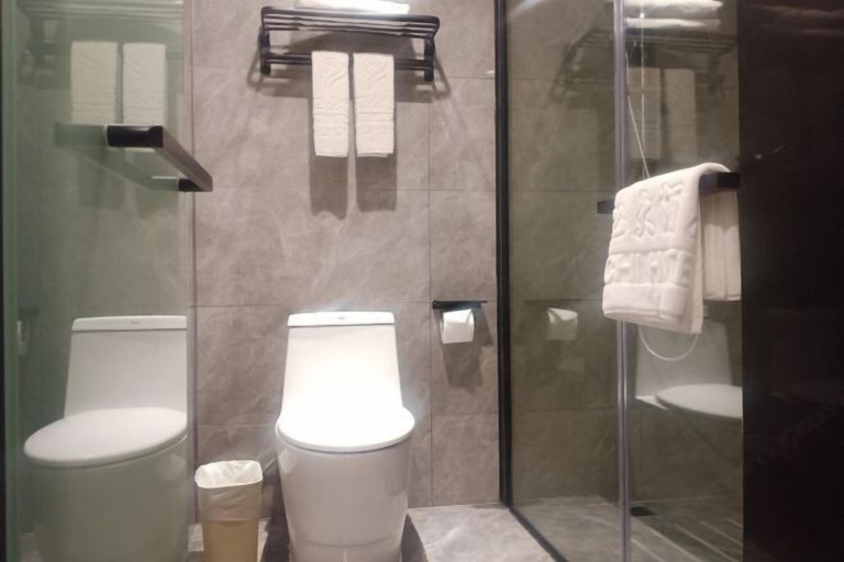 Bathroom 3, Hechi Hotel, Hechi