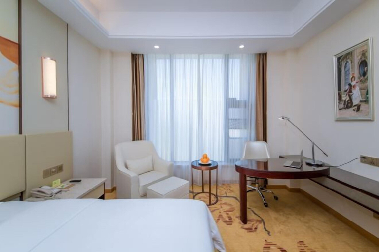 Bedroom 2, Vienna International Hotel, Huanggang