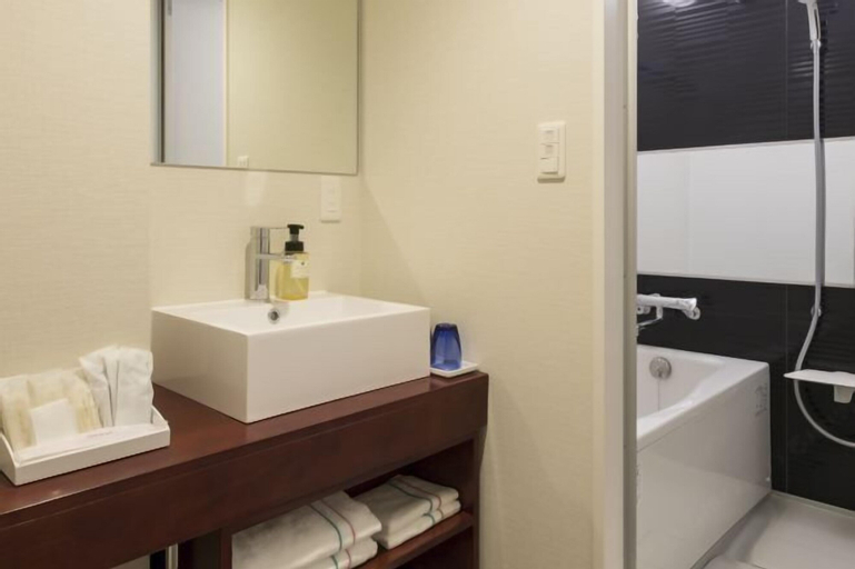 Bathroom 11