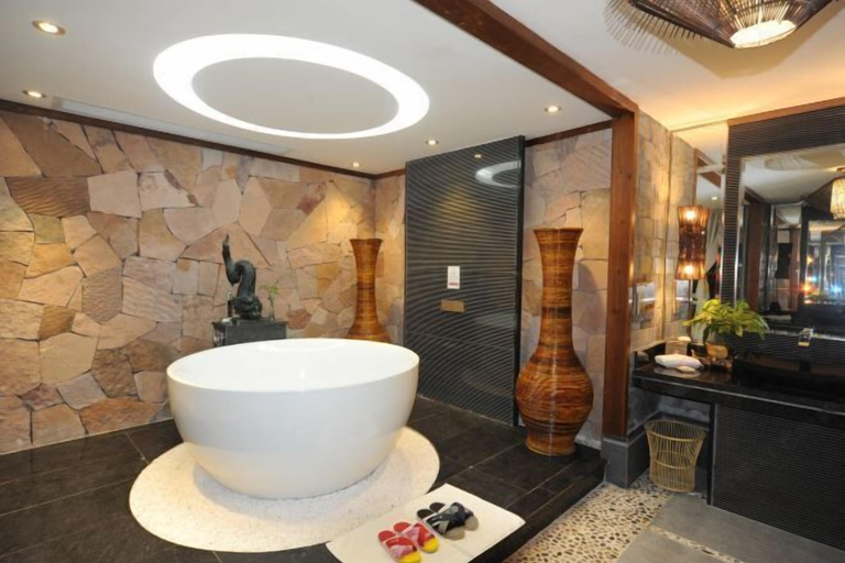Bathroom 4, Tianfang Yuetan Hot Spring Resort, Sanming