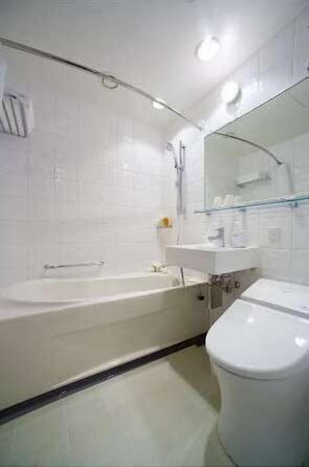 Bathroom 16