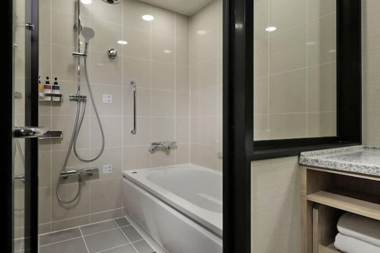 Bathroom 13