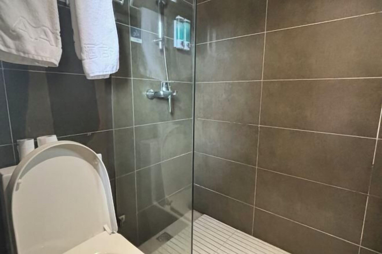 Bathroom 3, AA Hotel Chain (Quzhou International Financial Center Shuiting Branch), Quzhou
