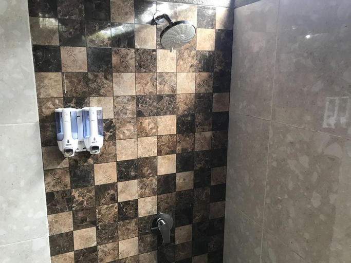 Bathroom 16