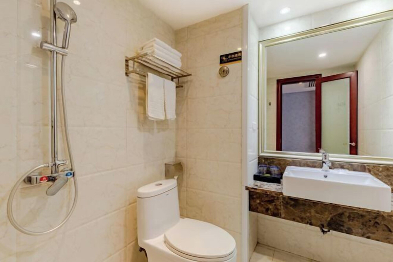 Bathroom 4, Xinyu Donghu Four Seasons Hotel, Xinyu