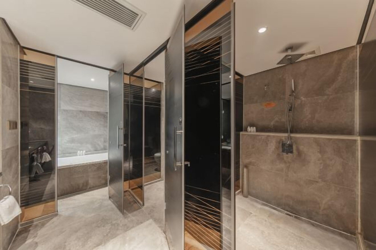 Bathroom 4, Chongqing Plaza Hotel, Chongqing