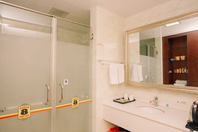 Bathroom 4, Super 8 Hotel (Shucheng Mafang Alley Commercial Street), Lu'an