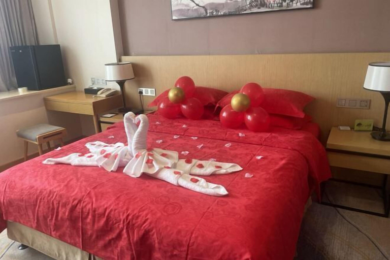Bedroom 3, Canal Hotel, Jiaxing