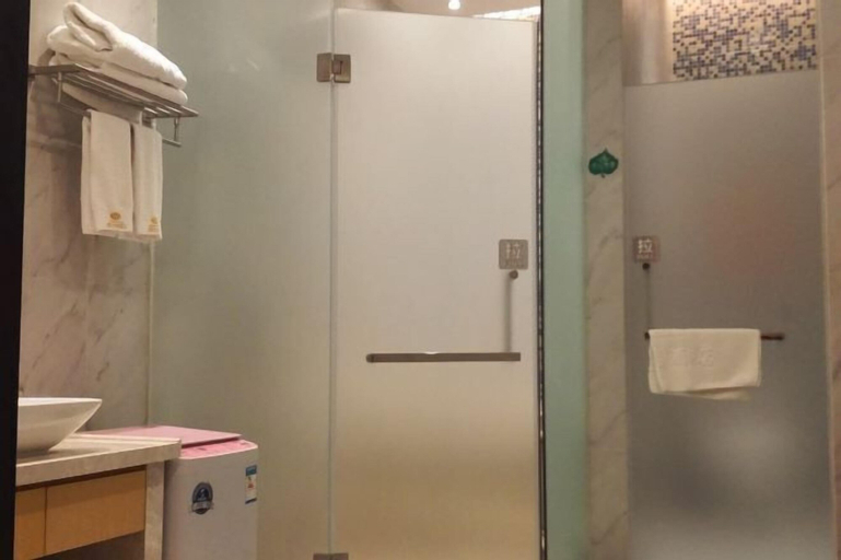 Bathroom 10