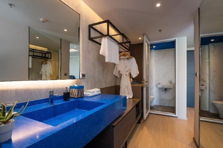 Bathroom 16