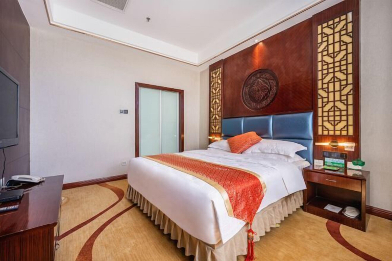 Bedroom 3, Hualong Hotel, Aksu