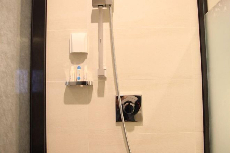 Bathroom 4, Lavande Hotel (Guangyuan Wanda Plaza Olympic Center), Guangyuan