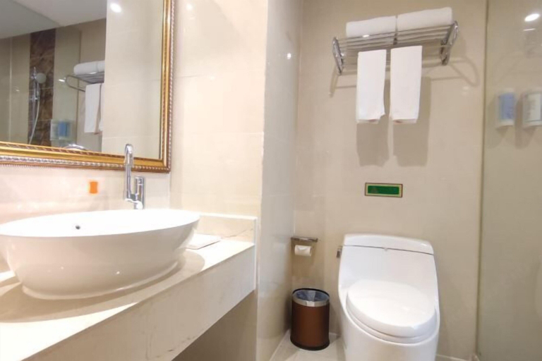 Bathroom 3, Vienna Hotel (Yidou Jiefang Mansion), Yichang