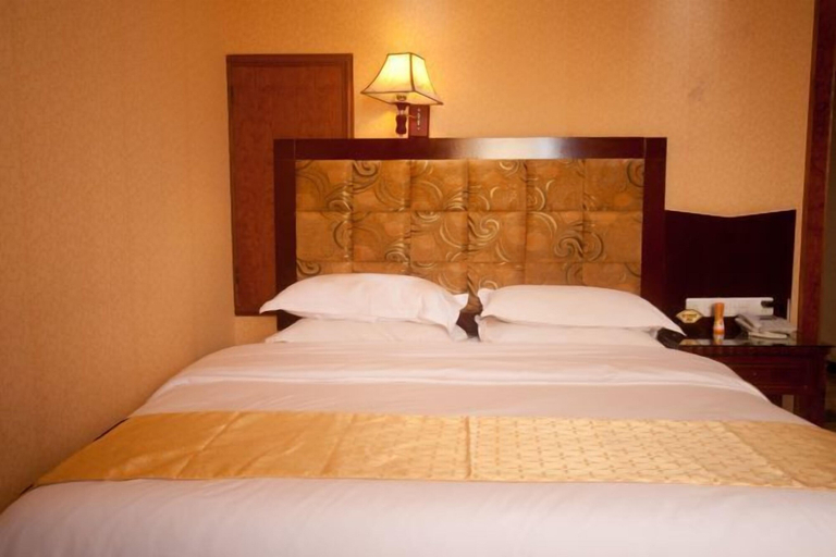 Bedroom 3, Feicui Hotel, Dehong Dai and Jingpo
