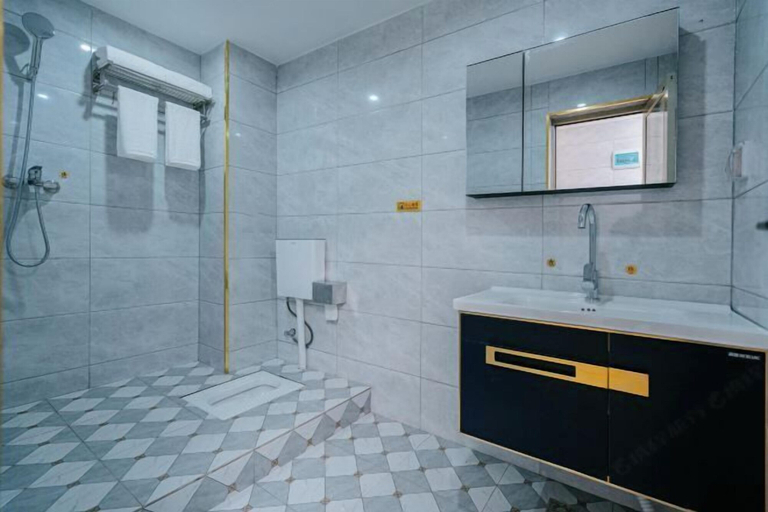 Bathroom 4, Weiyuna Hotel (XiShuangBanNaMenghai), Xishuangbanna Dai