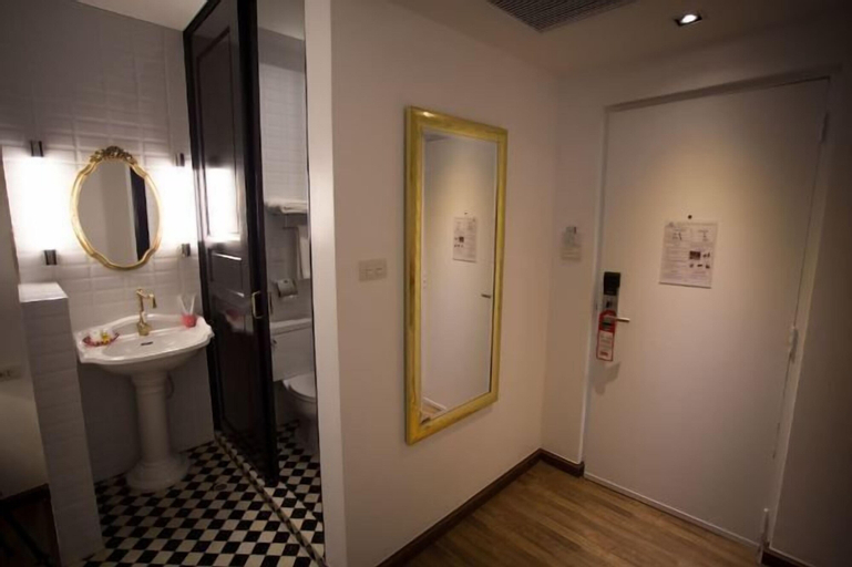 Bathroom 11