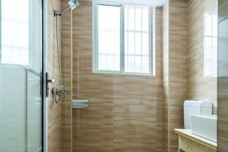 Bathroom 3, 26 Degrees North Latitude hotel, Zhuzhou