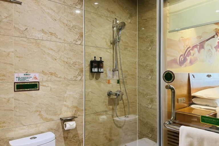 Bathroom 4, Vienna International Hotel (Daxin Detian Square), Chongzuo
