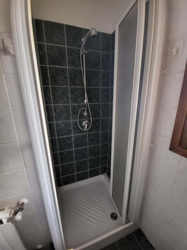 Bathroom 2, appartamento incantevole con parcheggio, Florence