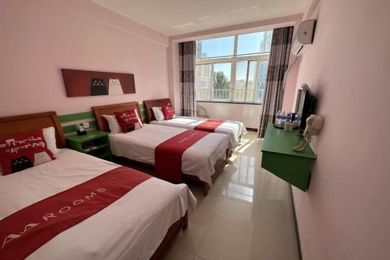 Bedroom 1, Lijiang Hotel (Xinyi Railway Station), Xuzhou