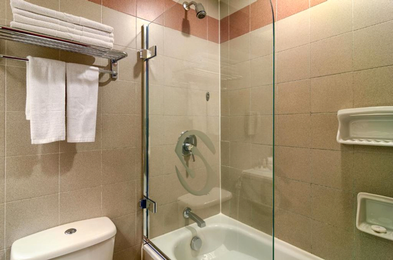 Bathroom 12