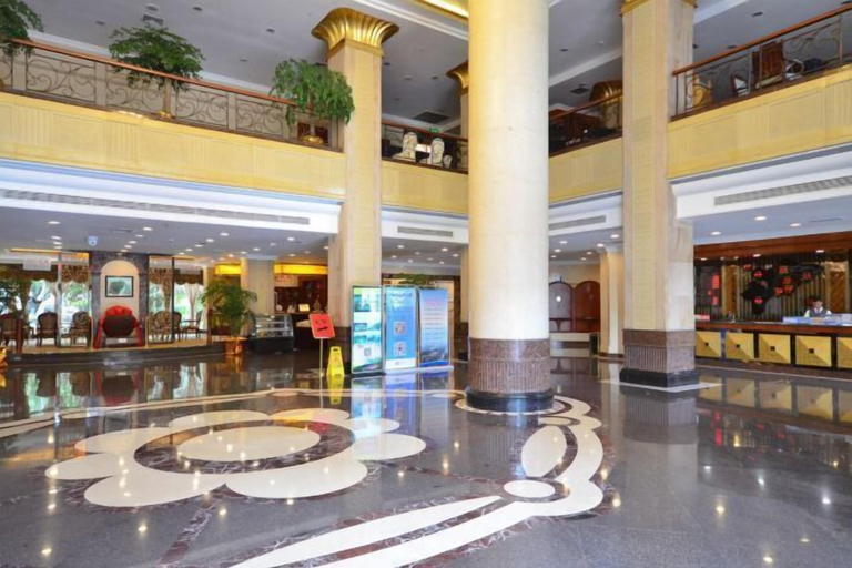 Others 5, L. Road Grand Hotel, Lincang