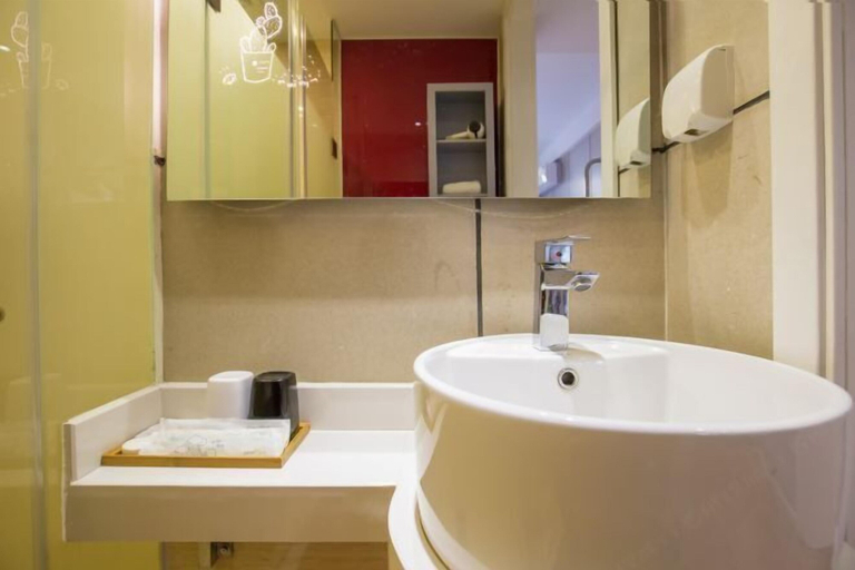 Bathroom 4, Tuke Global Hotel (Wenzhou Louqiao South Railway Station), Wenzhou
