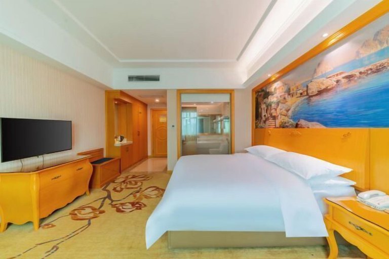 Bedroom 3, Vienna Hotel (Luofu Mountain Scenic Area High-Speed Rail Station Branch), Huizhou
