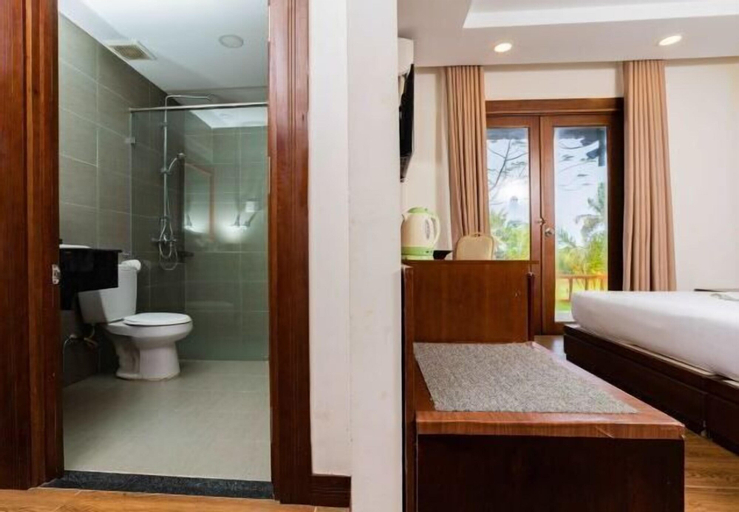 Bathroom 14